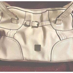 Harve Bernard handbag is a medium-sized shoulder bag